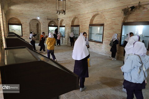 بازدید دانش‌آموزان از مجموعه فرهنگی تاریخی قلعه چالشتر