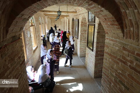 بازدید دانش‌آموزان از مجموعه فرهنگی تاریخی قلعه چالشتر