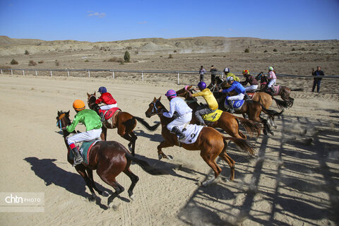رقابت اسب‌های اصیل ترکمن در باغلق راز و جرگلان