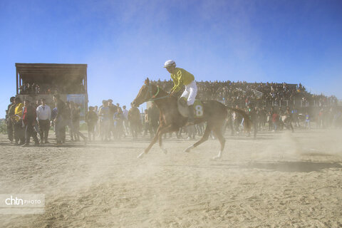 رقابت اسب‌های اصیل ترکمن در باغلق راز و جرگلان
