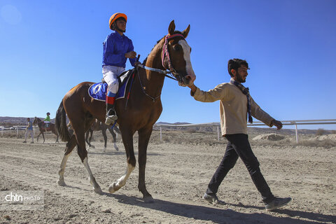 رقابت اسب‌های اصیل ترکمن در باغلق راز و جرگلان