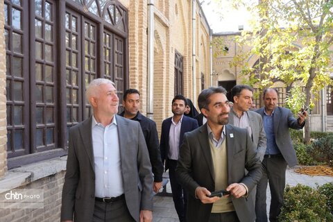 بازدید مدیرعامل صندوق احیاء از بناهای تاریخی کرمانشاه بازدید مدیرعامل صندوق احیاء از بناهای تاریخی کرمانشاه