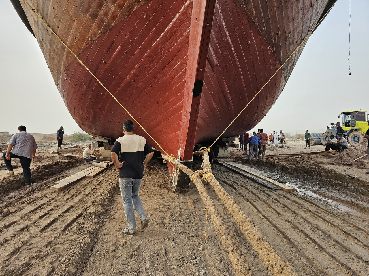 تولد یک لنج پس از ۱۲ سال انتظار در بندر تاریخی کُنگ/ آخرین لنجهای چوبی ایران در آستانه فراموشی