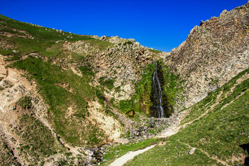 طبیعت دل‌انگیز و آبشار خروشان سردابه اردبیل؛ جلوه‌ای از زیبایی‌های سبلان