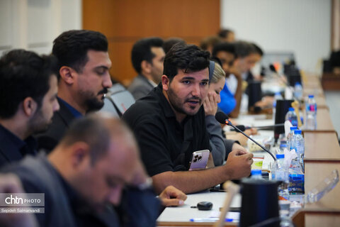 برگزاری نشست قائم مقام وزیر میراث فرهنگی با اصحاب رسانه خورستان