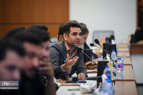 برگزاری نشست قائم مقام وزیر میراث فرهنگی با اصحاب رسانه خورستان