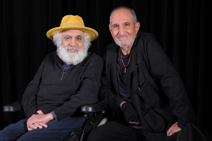 رونمایی از لوگوموشن و تصویری از فرهاد آییش در نمایش «ونگوگ» 