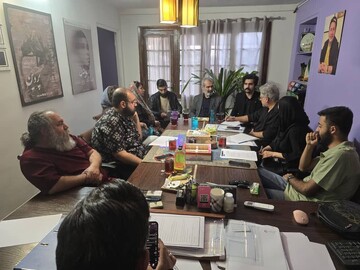 اختلافات یک گروه نمایشی و یک تماشاخانه بررسی شد