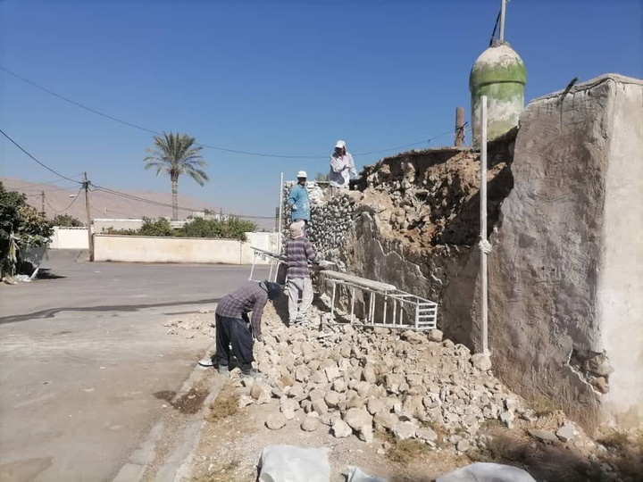 مرمت امام‌زاده خواجه پیری کازرون در حال انجام است