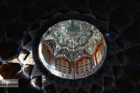 جایی میان نور و نقش، جلوه‌هایی از زیبایی کاخ هشت‌بهشت اصفهان