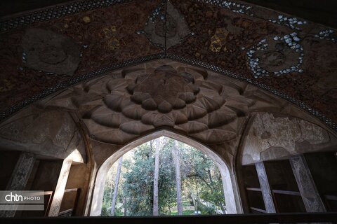 جایی میان نور و نقش، جلوه‌هایی از زیبایی کاخ هشت‌بهشت اصفهان