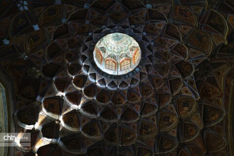 جایی میان نور و نقش، جلوه‌هایی از زیبایی کاخ هشت‌بهشت اصفهان