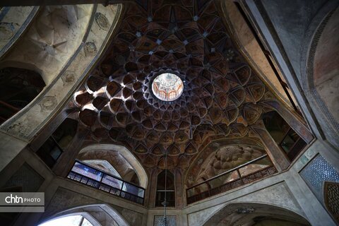 جایی میان نور و نقش، جلوه‌هایی از زیبایی کاخ هشت‌بهشت اصفهان