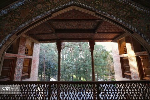 جایی میان نور و نقش، جلوه‌هایی از زیبایی کاخ هشت‌بهشت اصفهان