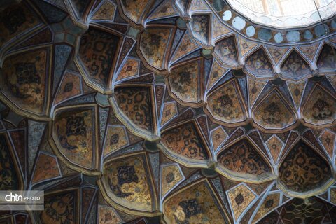 جایی میان نور و نقش، جلوه‌هایی از زیبایی کاخ هشت‌بهشت اصفهان