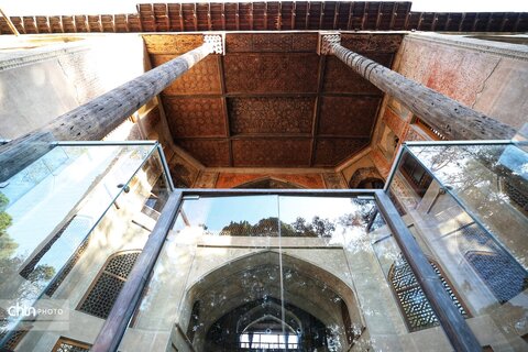 جایی میان نور و نقش، جلوه‌هایی از زیبایی کاخ هشت‌بهشت اصفهان