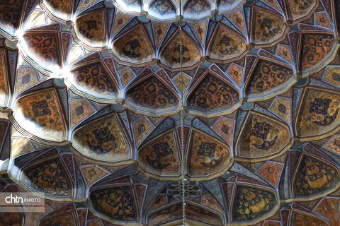 جایی میان نور و نقش، جلوه‌هایی از زیبایی کاخ هشت‌بهشت اصفهان