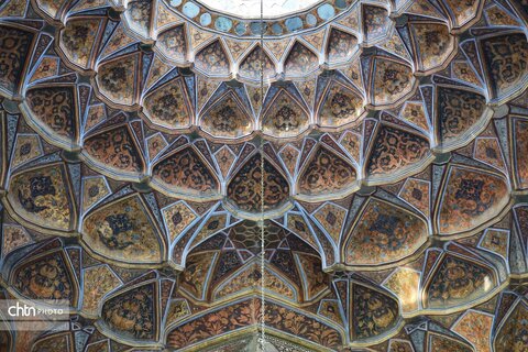 جایی میان نور و نقش، جلوه‌هایی از زیبایی کاخ هشت‌بهشت اصفهان