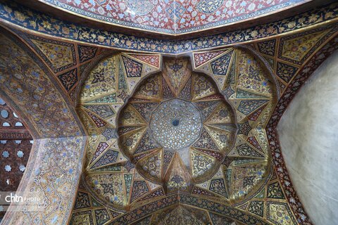 جایی میان نور و نقش، جلوه‌هایی از زیبایی کاخ هشت‌بهشت اصفهان