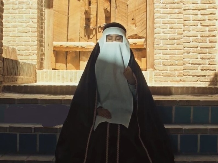 قصه آدمها و خانهها، دو روایت موازیاند که تنها در کنار هم معنای کامل پیدا میکنند