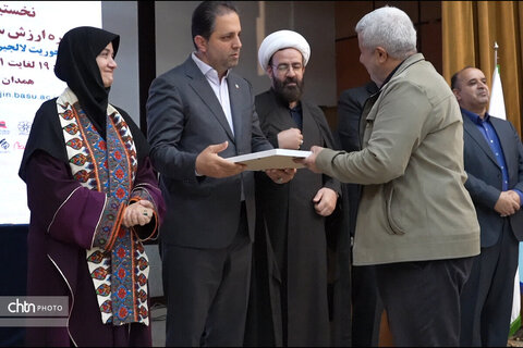 آیین افتتاحیه همایش ملی زنجیره ارزش سفال و سرامیک با محوریت لالجین