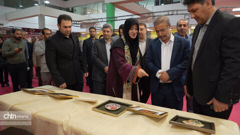 افتتاح نمایشگاه تخصصی سفال و سرامیک در همدان