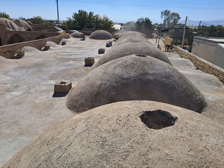 بازدید از روند اجرای پروژه مرمتی کاروانسرای تاریخی دولت‌آباد فراهان