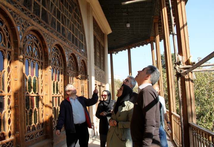 پروژه مرمت تزئینات کاخ چهلستون به مراحل پایانی رسید/ بازدید سرپرست اداره کل میراث‌فرهنگی قزوین از روند اجرای پروژه