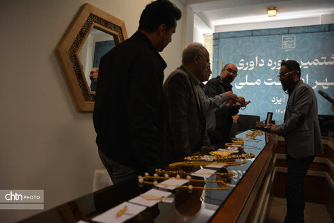 بازدید معاون استاندار یزد از روند داوری مهر اصالت ملی صنایع‌دستی