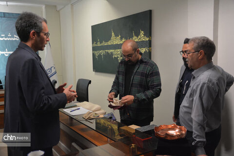 بازدید معاون استاندار یزد از روند داوری مهر اصالت ملی صنایع‌دستی