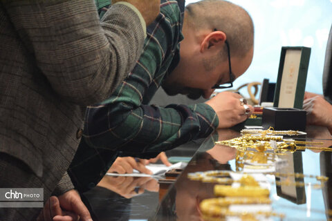 بازدید معاون استاندار یزد از روند داوری مهر اصالت ملی صنایع‌دستی