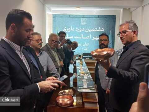 بازدید معاون استاندار یزد از روند داوری مهر اصالت ملی صنایع‌دستی