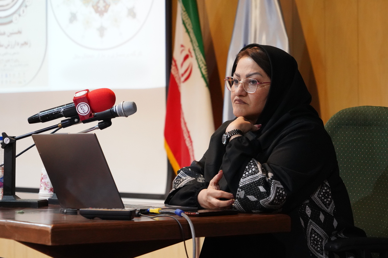 بررسی «بازاریابی و بازارسازی در زنجیره ارزش سفال و سرامیک» در چهارمین پنل همایش زنجیره ارزش سفال و سرامیک