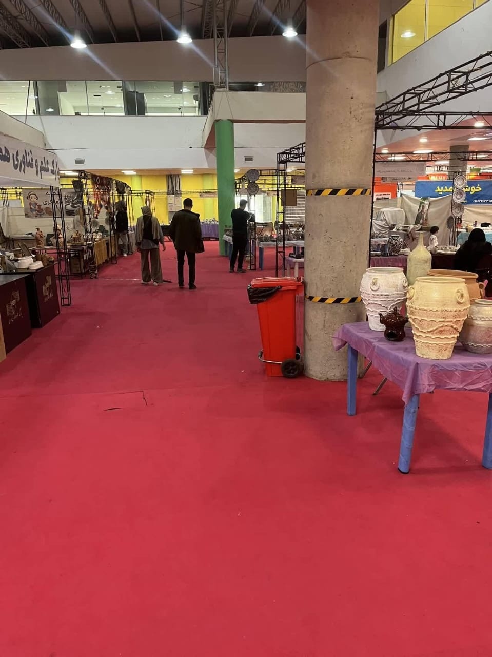 حضور هنرمندان سفال و سرامیک یزد در همایش ملی زنجیره ارزش سفال و سرامیک لالجین