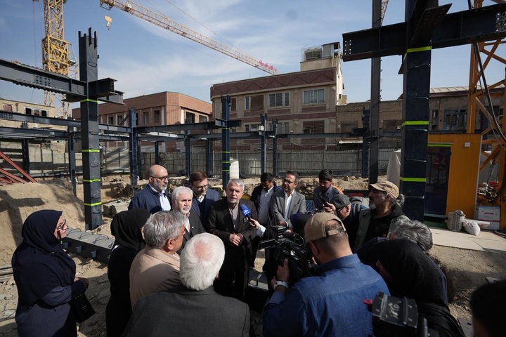 توقف ساخت‌وسازهای غیرمجاز در حریم مجموعه جهانی کاخ گلستان/ هیچ تخلفی در حرائم میراثی پذیرفتنی نیست/ در صیانت از کاخ گلستان و بافت تاریخی تهران هیچ‌گونه تسامحی نخواهیم داشت/ تشکیل کمیته‌ای تخصصی برای بررسی جزئیات و ارائه گزارش به مردم