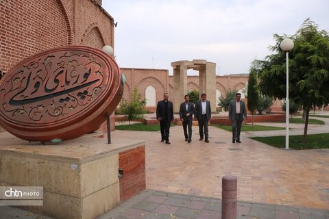 بازدید معاون وزیر و رئیس سازمان سوادآموزی از جاذبه‌های تاریخی خوی