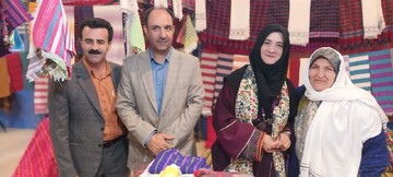 بازدید معاون صنایع‌دستی کشور از غرفه هنرمندان کردکوی در نمایشگاه سراسری کرمانشاه