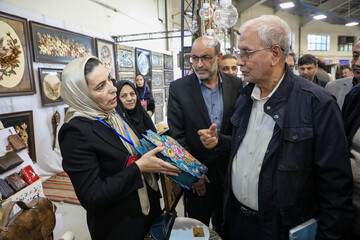 بازدید دستیار اجتماعی رئیس جمهور از نمایشگاه توانمندی‌بانوان و کسب و کار های خانگی استان اردبیل