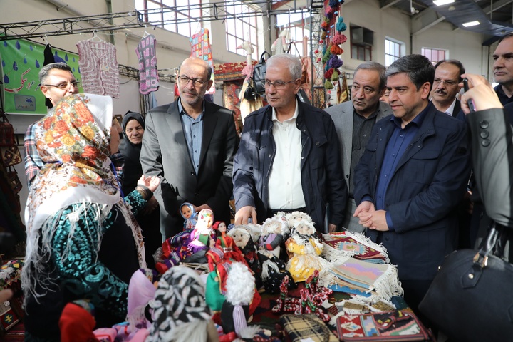 فرهنگ مصرف صنایع‌دستی و تولیدات خانگی باید رواج پیدا کند/ نمایشگاه‌ها فرصتی برای بازاریابی تولیدات خانگی است