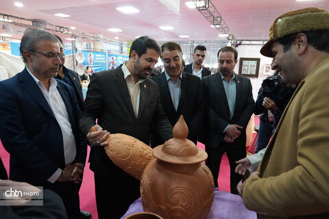 بازدید استاندار همدان از جشنواره اقوام عشایر و نمایشگاه صنایع‌دستی، سوغات و هدایا