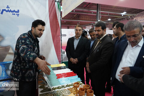 بازدید استاندار همدان از جشنواره اقوام عشایر و نمایشگاه صنایع‌دستی، سوغات و هدایا