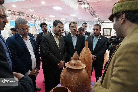 بازدید استاندار همدان از جشنواره اقوام عشایر و نمایشگاه صنایع‌دستی، سوغات و هدایا