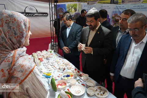 بازدید استاندار همدان از جشنواره اقوام عشایر و نمایشگاه صنایع‌دستی، سوغات و هدایا