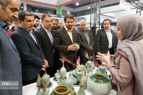 بازدید استاندار همدان از جشنواره اقوام عشایر و نمایشگاه صنایع‌دستی، سوغات و هدایا