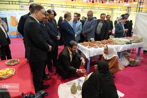 بازدید استاندار همدان از جشنواره اقوام عشایر و نمایشگاه صنایع‌دستی، سوغات و هدایا