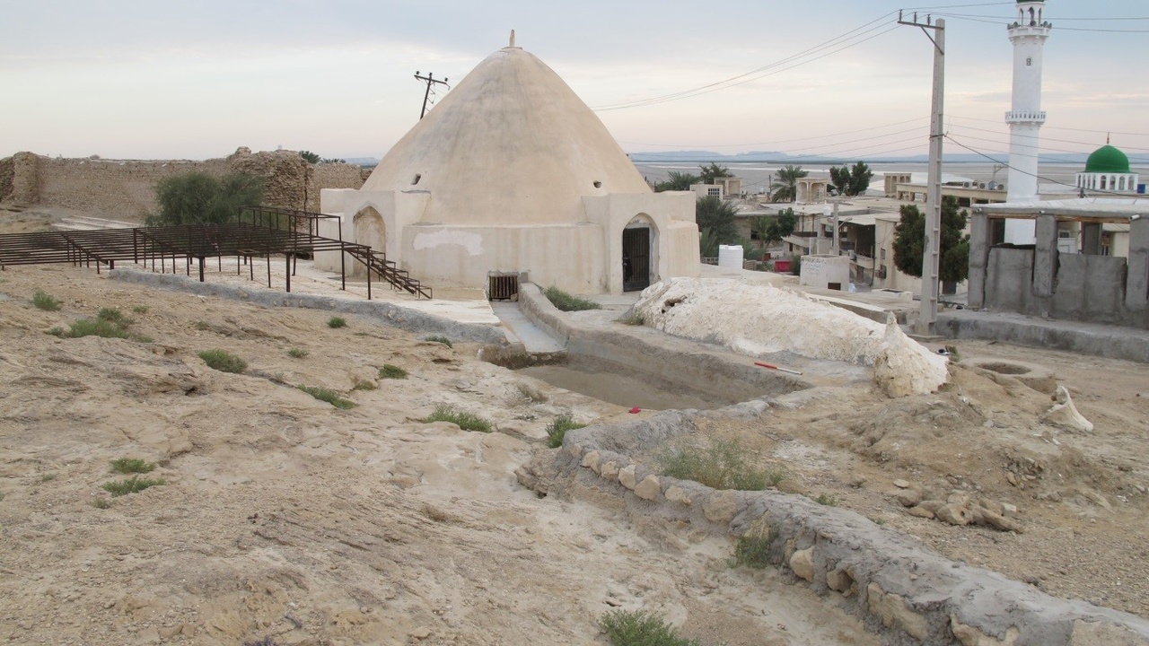 -  آب انبار برکه سنگی