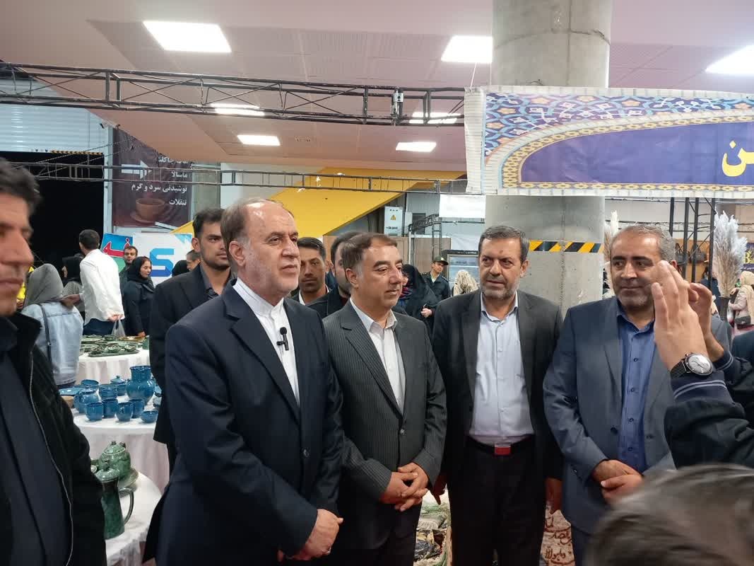 بازدید نایب رئیس مجلس از نمایشگاه ملی اقوام و صنایع‌دستی در همدان