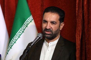 زبان، اصلی‌ترین عنصر ماندگاری هویت بشری است