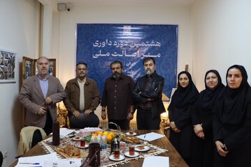 داوری آثار صنایع‌دستی برای دریافت مهر اصالت ملی در خانه کلارا آبکار