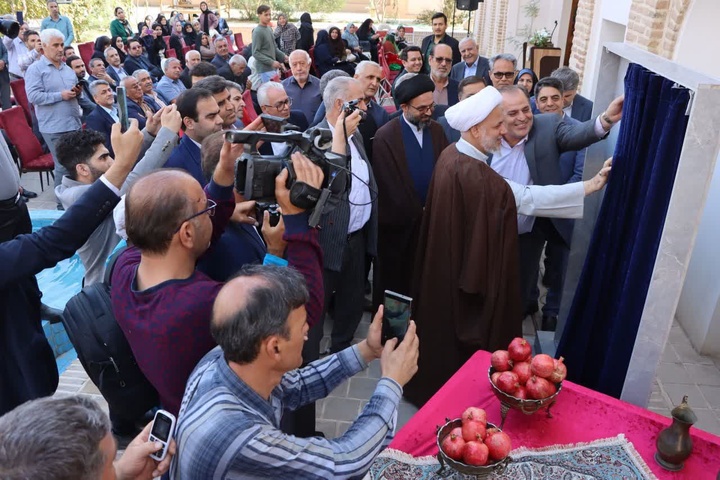 رونمایی از پوستر چهارمین جشنواره ملی انار ساوه و اقوام ایرانی